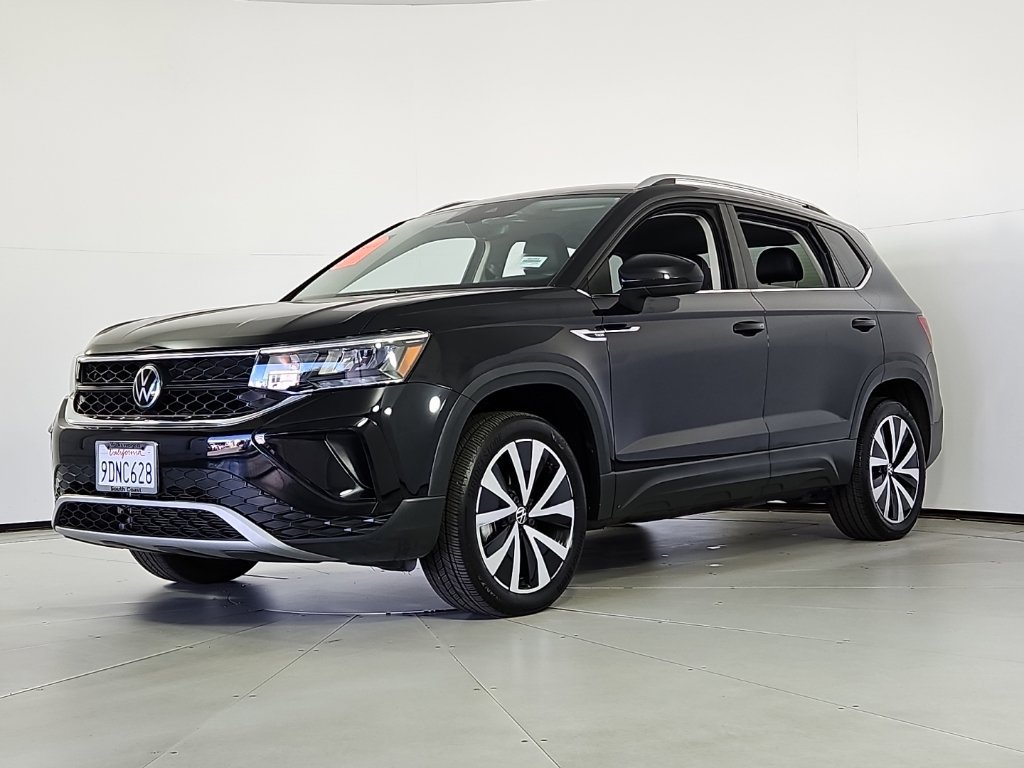 Certified 2023 Volkswagen Taos SE FWD image 2