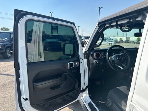 Used 2021 Jeep Gladiator Mojave w/ Cold Weather Group AWD/4WD image 14