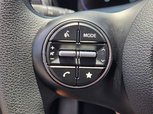 Used 2025 Kia Soul LX w/ LX Technology Package FWD image 25