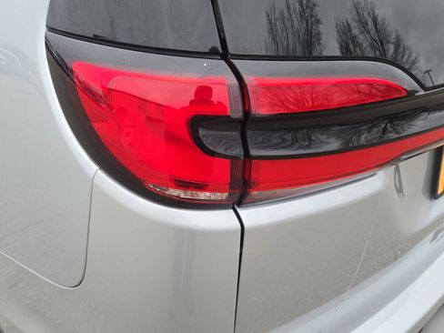 Used 2023 Chrysler Pacifica Limited w/ Trailer Tow Group image 29