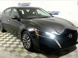 Used 2024 Nissan Altima 2.5 SV image 3