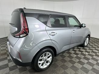 Used 2024 Kia Soul LX w/ Option Group 015 FWD video 2