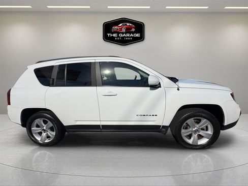 Used 2015 Jeep Compass Latitude w/ Sun/Sound Group image 5