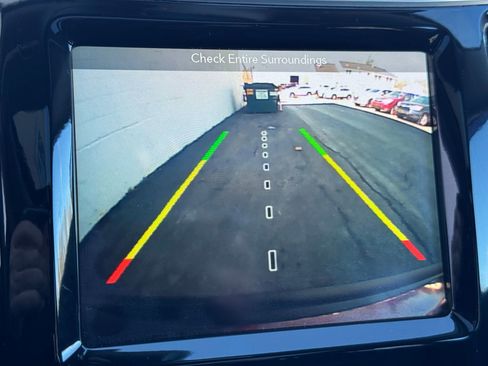 Used 2019 Jeep Cherokee Limited image 23