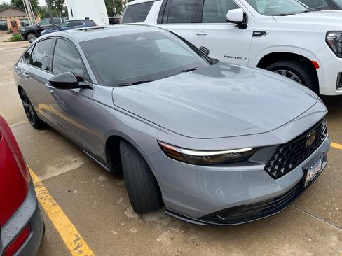 Used 2025 Honda Accord Sport image 2