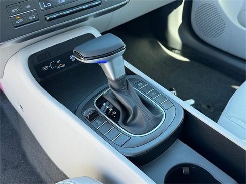 New 2025 Hyundai Kona SEL image 18