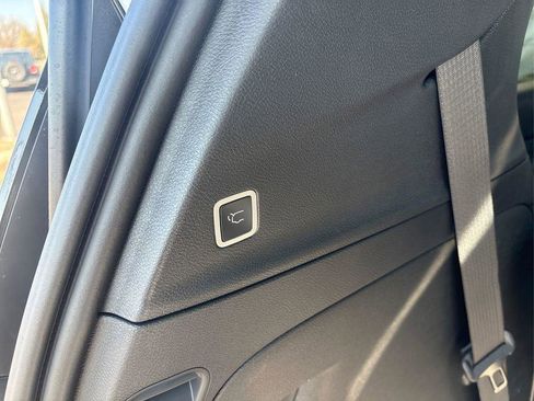 New 2026 Chrysler Pacifica Select FWD image 21