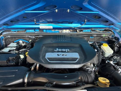 Used 2015 Jeep Wrangler Unlimited Sport w/ Quick Order Package 24S AWD/4WD image 33
