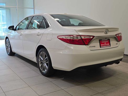Used 2016 Toyota Camry SE w/ Moonroof Package FWD image 4