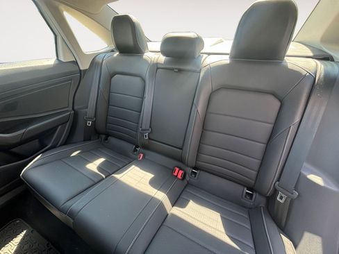 Used 2024 Volkswagen Jetta SE FWD image 13