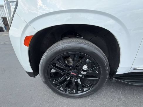 Certified 2023 GMC Yukon XL SLT w/ SLT Premium Package AWD/4WD image 34