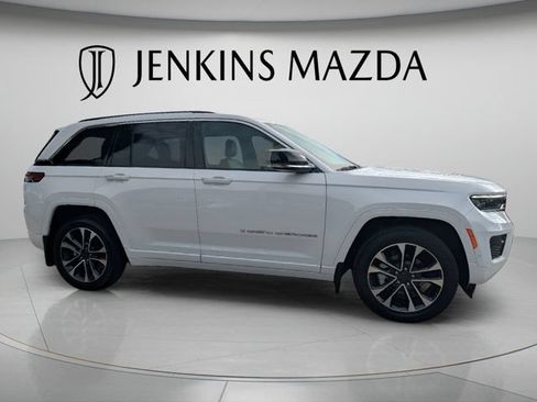 Used 2023 Jeep Grand Cherokee Overland AWD/4WD image 8