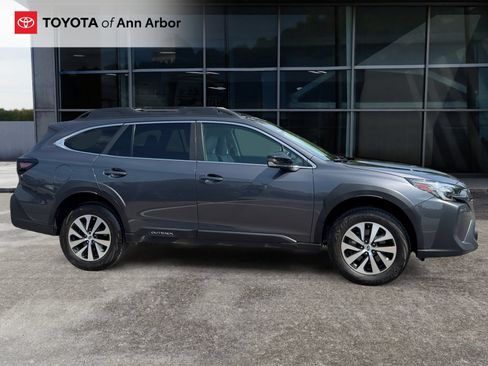 Used 2024 Subaru Outback Premium AWD/4WD image 12