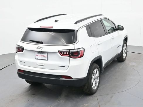 Used 2025 Jeep Compass Latitude AWD/4WD image 24