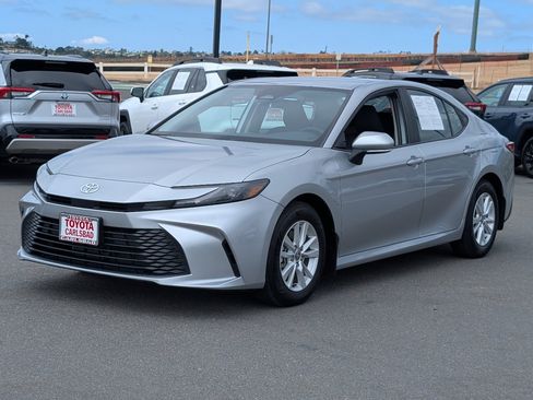 Used 2026 Toyota Camry LE FWD image 11