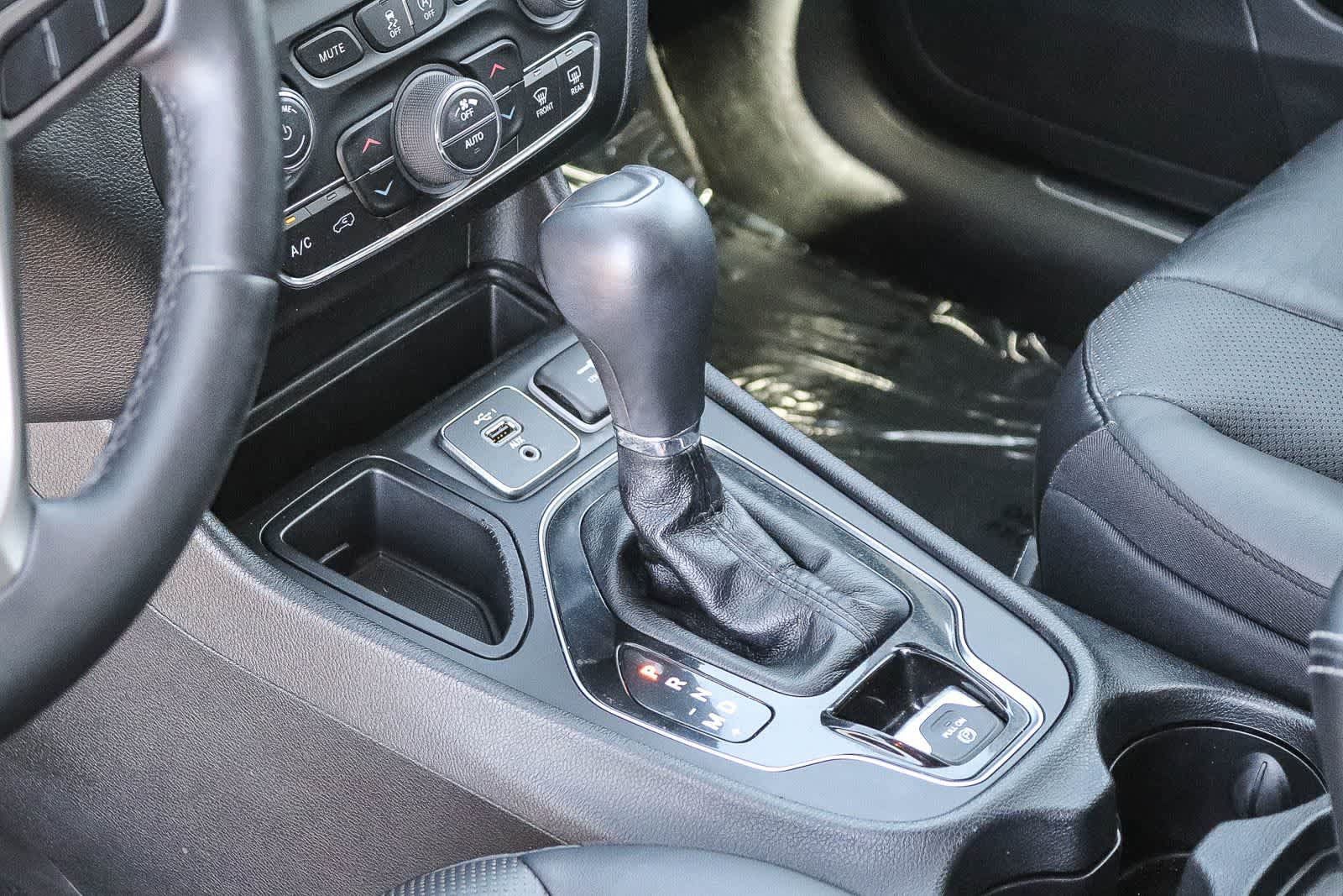 Used 2019 Jeep Cherokee Limited FWD image 19