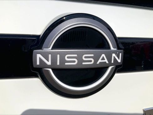 Used 2025 Nissan Pathfinder SV FWD image 33