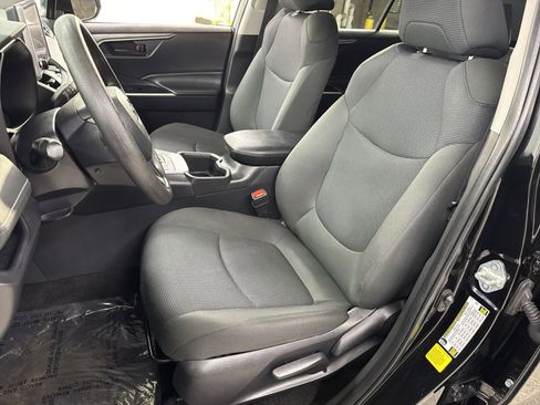 Used 2024 Toyota RAV4 LE AWD/4WD image 25