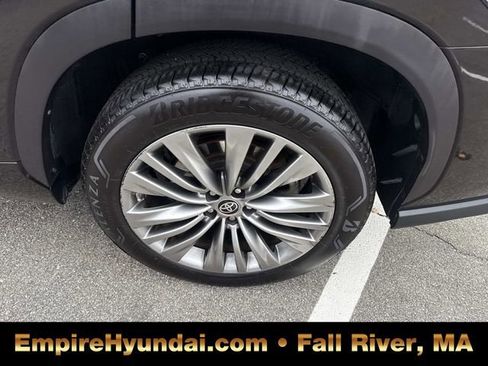 Used 2020 Toyota Highlander Platinum image 14