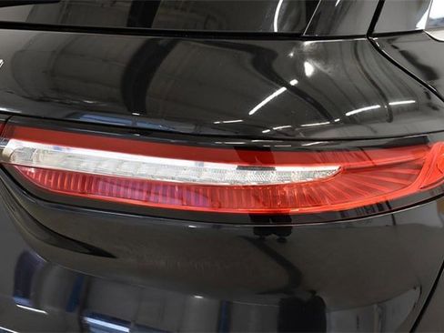 Used 2022 Lincoln Corsair AWD w/ Premium Package image 11