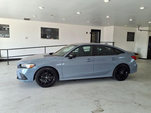 Used 2022 Honda Civic Sport image 2