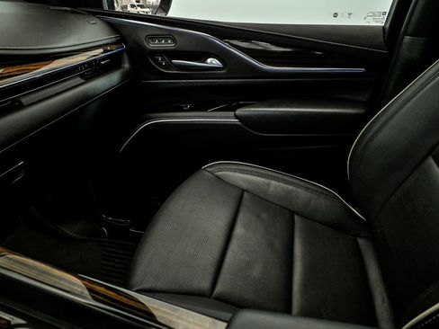 Used 2024 Cadillac Escalade ESV Premium Luxury w/ Performance Package image 27