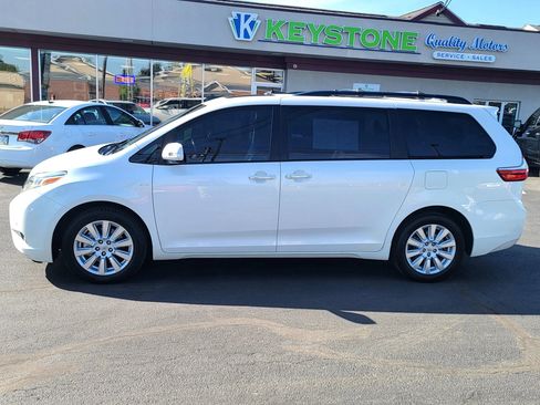 Used 2017 Toyota Sienna Limited Premium AWD/4WD image 8