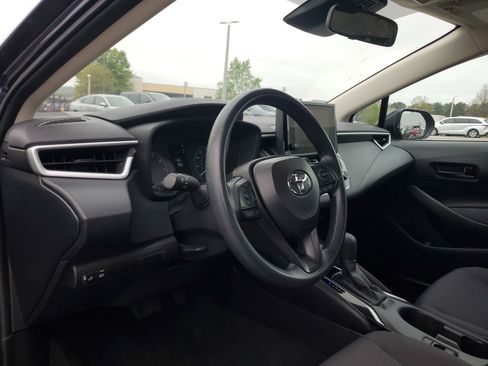 Used 2025 Toyota Corolla LE FWD image 14