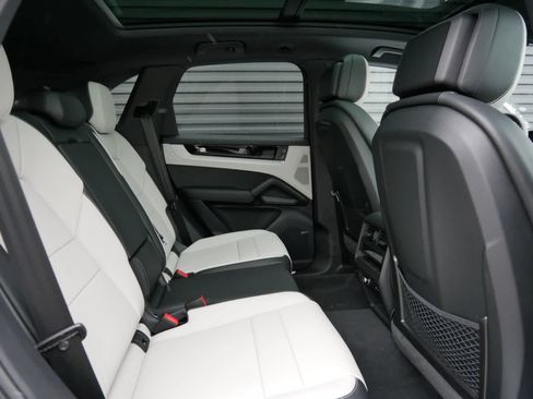 New 2026 Porsche Cayenne image 27