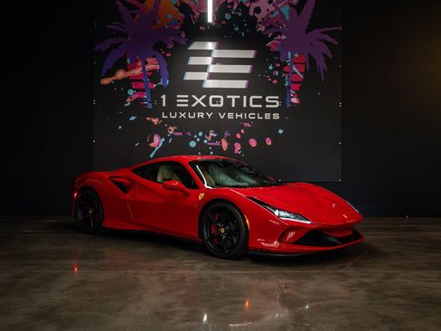 Used 2022 Ferrari F8 Tributo RWD image 3