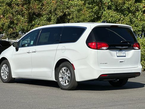 New 2026 Chrysler Voyager LX image 6