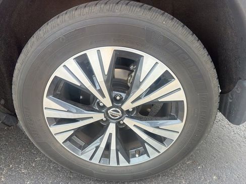 Certified 2021 Nissan Rogue SV w/ Premium Package image 7