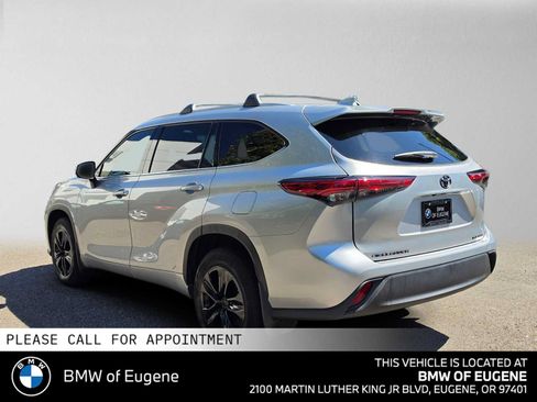 Used 2022 Toyota Highlander XLE AWD/4WD image 5