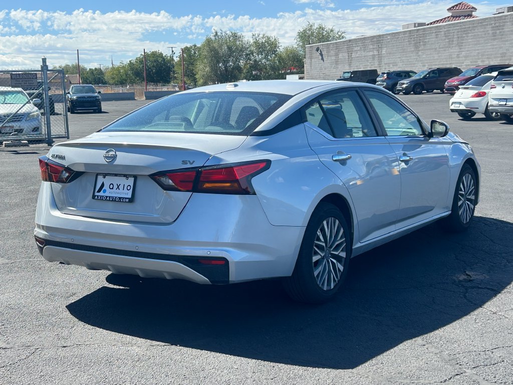 Used 2023 Nissan Altima 2.5 SV FWD image 3