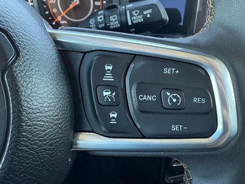 Used 2025 Jeep Wrangler Unlimited Sahara AWD/4WD image 18