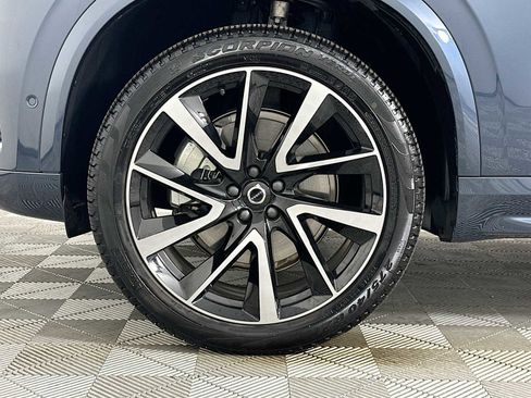Certified 2025 Volvo XC90 B6 Plus image 31