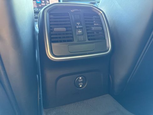 Used 2021 Porsche Macan S image 14