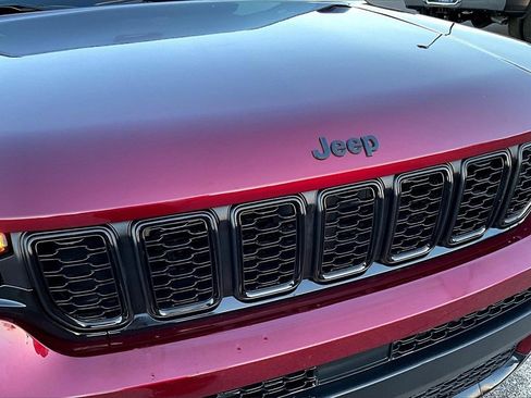 Used 2025 Jeep Grand Cherokee L Altitude image 31