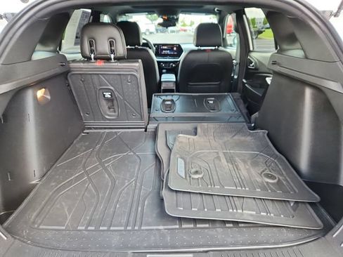 Used 2024 Chevrolet Trax RS w/ Sunroof Package FWD image 32