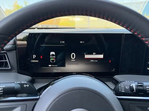 Used 2025 Nissan Kicks SR AWD/4WD image 15