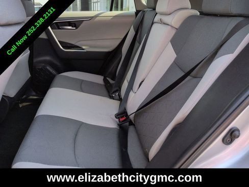 Used 2022 Toyota RAV4 XLE w/ Convenience Package AWD/4WD image 17
