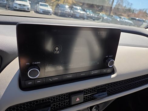 Used 2023 Honda HR-V LX image 17