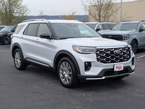 New 2026 Ford Explorer Platinum RWD image 3