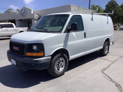 Used 2012 GMC Savana 2500 RWD image 2