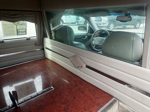 Used 2003 Cadillac De Ville Hearse image 21