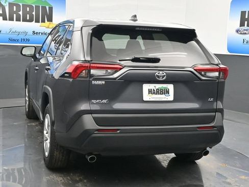 Used 2022 Toyota RAV4 LE FWD image 4