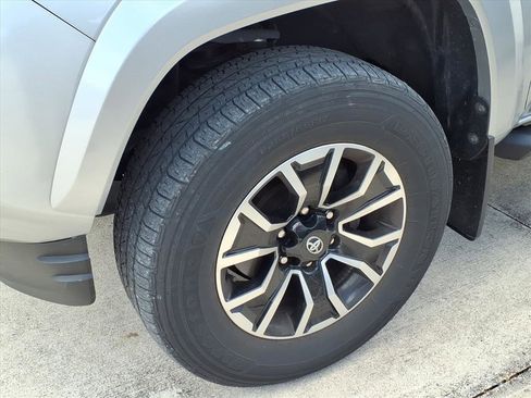 Used 2022 Toyota Tacoma TRD Sport w/ Technology Package image 11