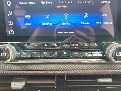 Used 2025 Chevrolet Colorado Z71 w/ Technology Package image 34