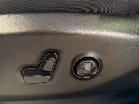 Used 2026 Chrysler Pacifica Limited w/ S Appearance Package FWD image 23