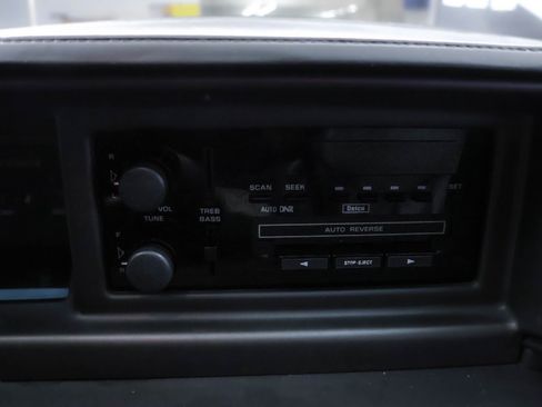 Used 1994 Oldsmobile Cutlass Supreme S FWD image 10